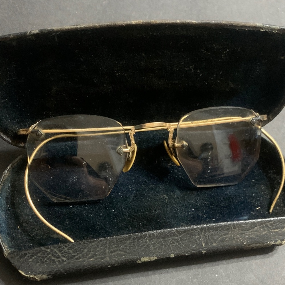 Vintage WWII era 1/20 12K GF Rimless Optical glasses RARE.. Etched Bridge piece